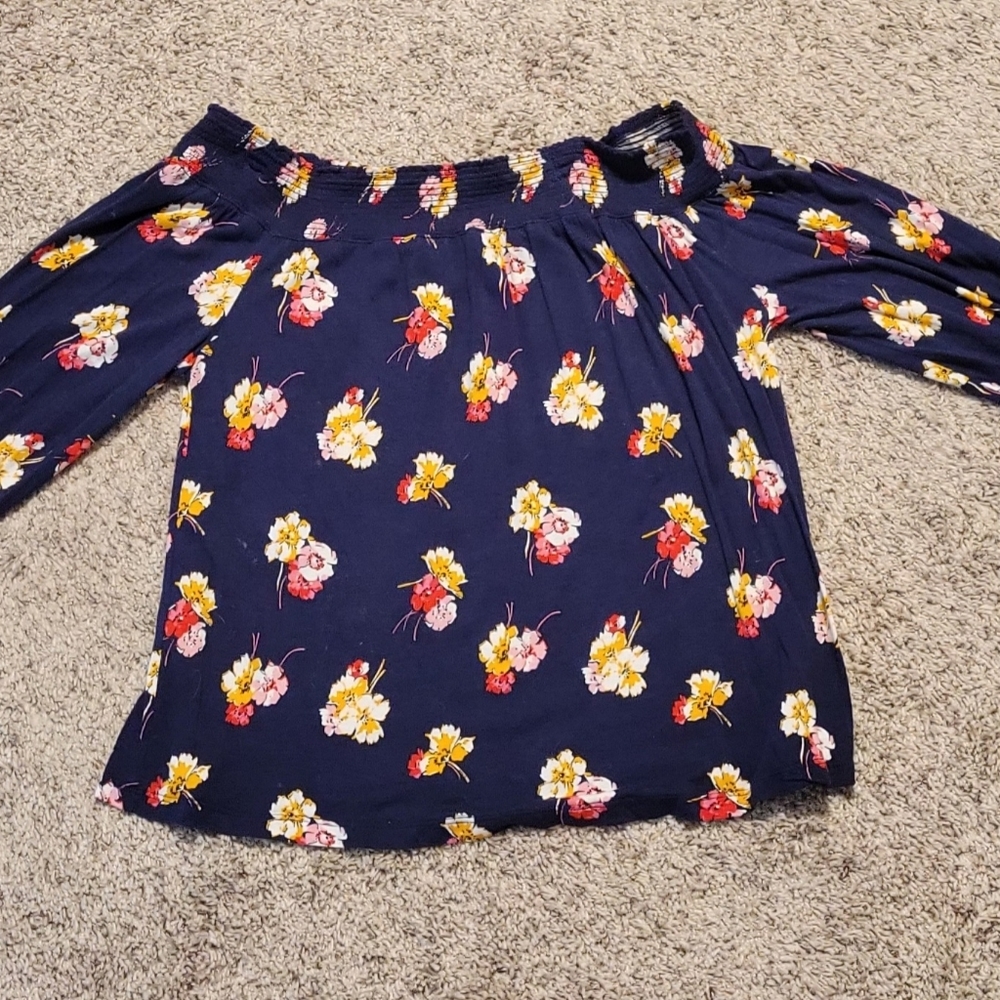 Cute off-the-shoulder top